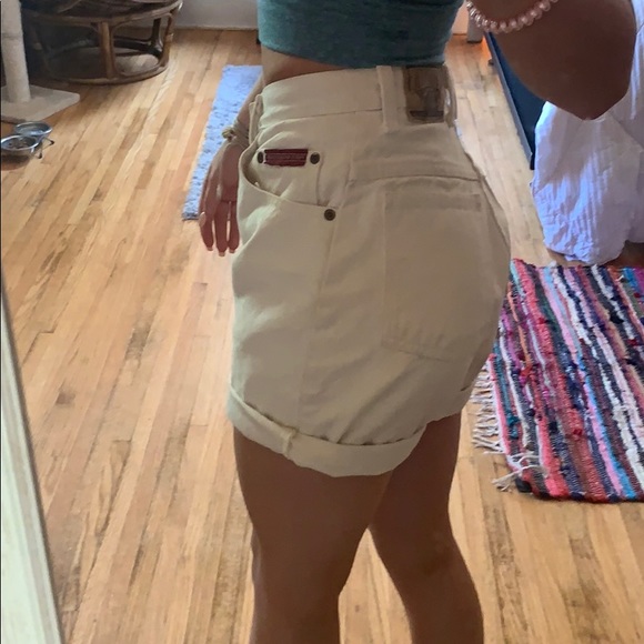 Vintage High-Waisted Women’s jean short - Picture 7 of 7